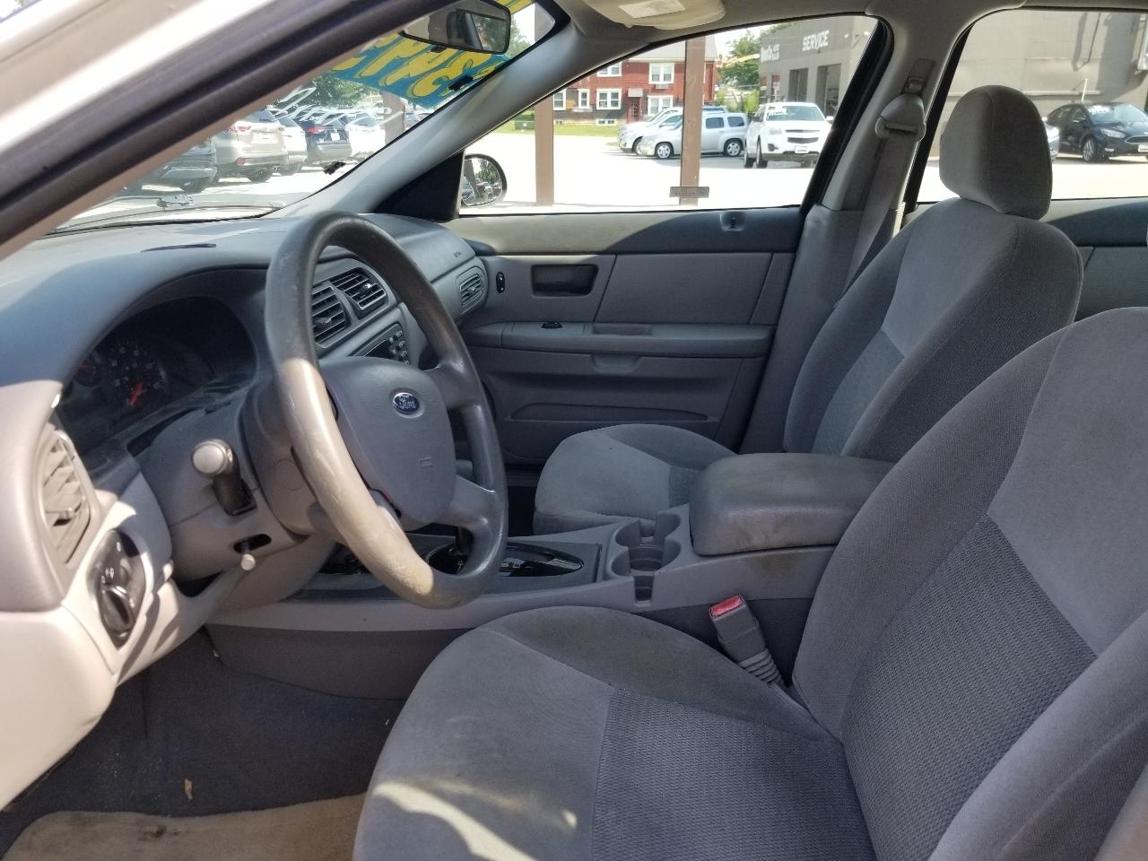 Ford Taurus 4dr Sdn SE 2007