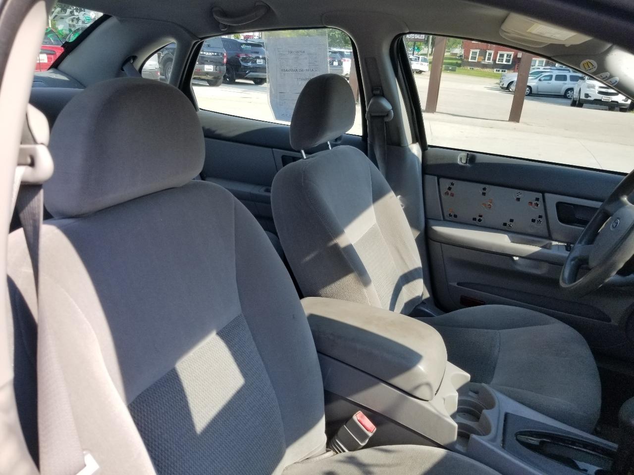 Ford Taurus 4dr Sdn SE 2007