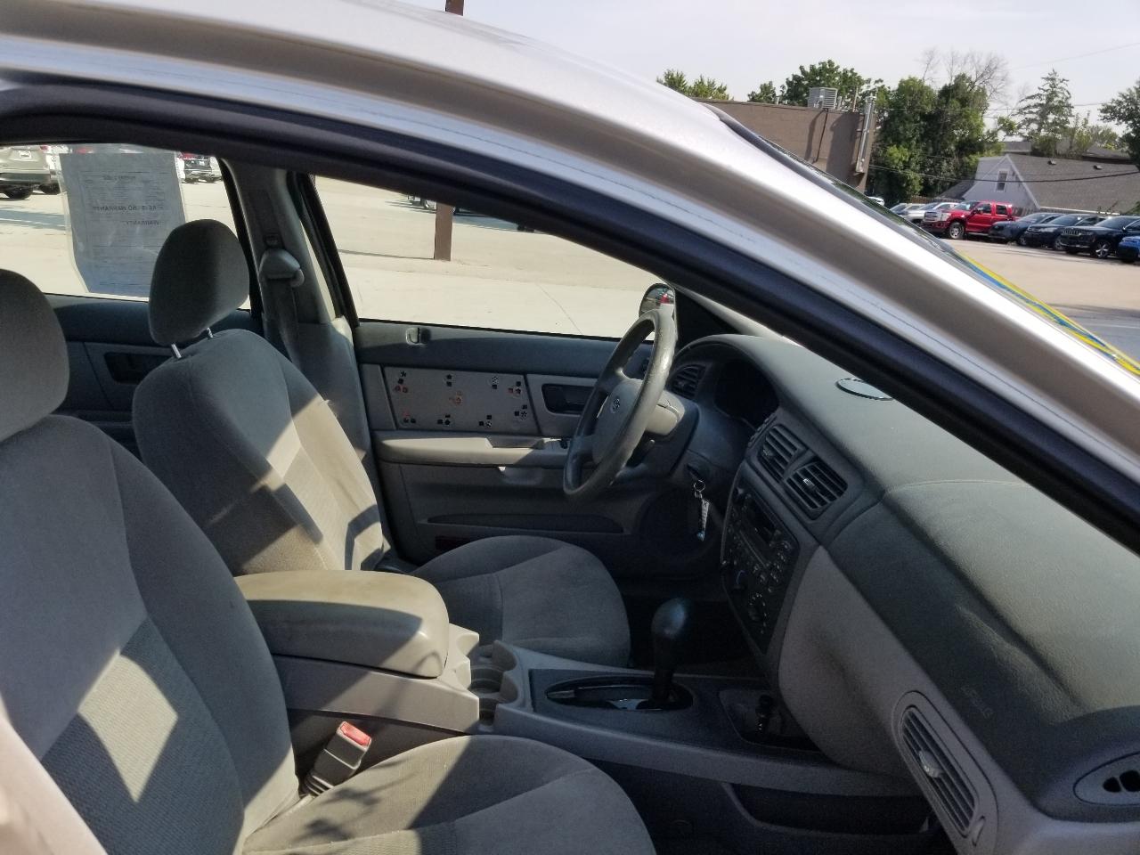 Ford Taurus 4dr Sdn SE 2007