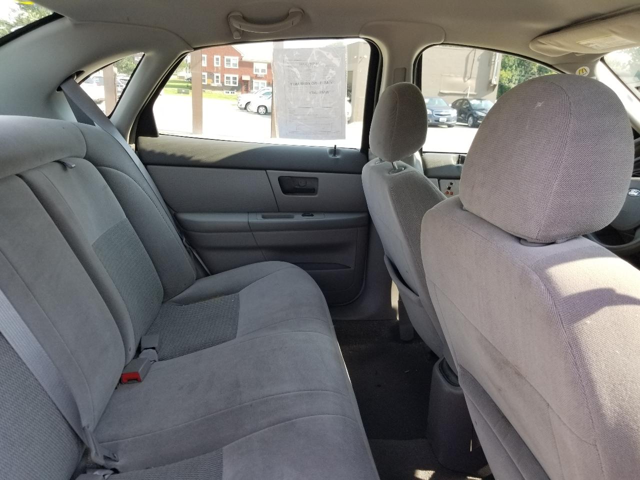 Ford Taurus 4dr Sdn SE 2007