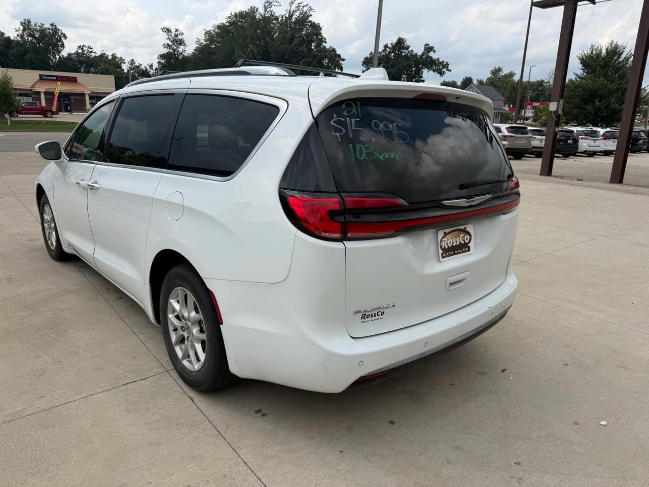 Chrysler Pacifica Touring L FWD 2021