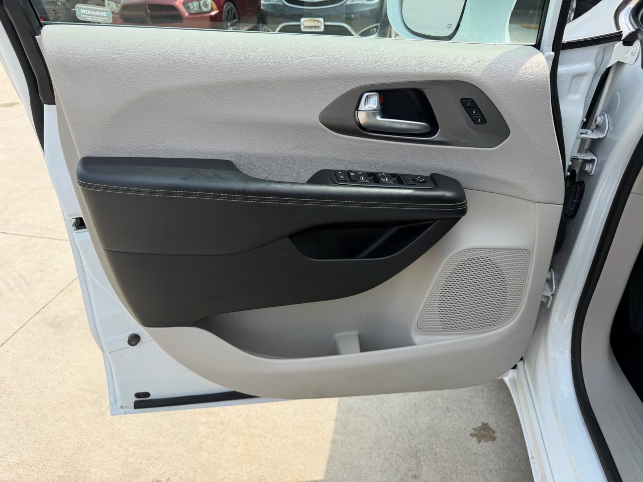 Chrysler Pacifica Touring L FWD 2021