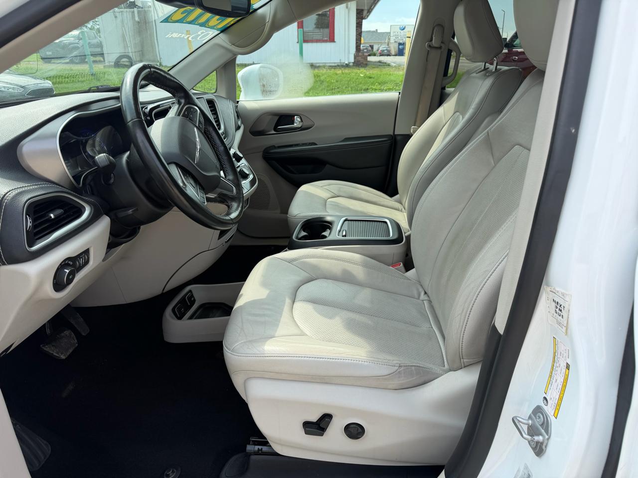 Chrysler Pacifica Touring L FWD 2021