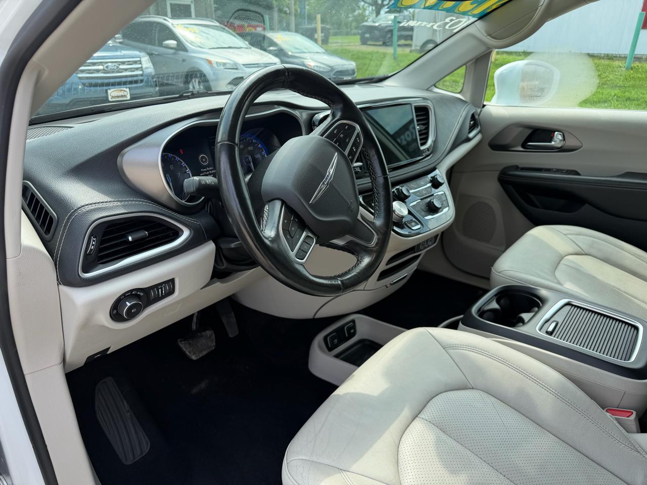 Chrysler Pacifica Touring L FWD 2021