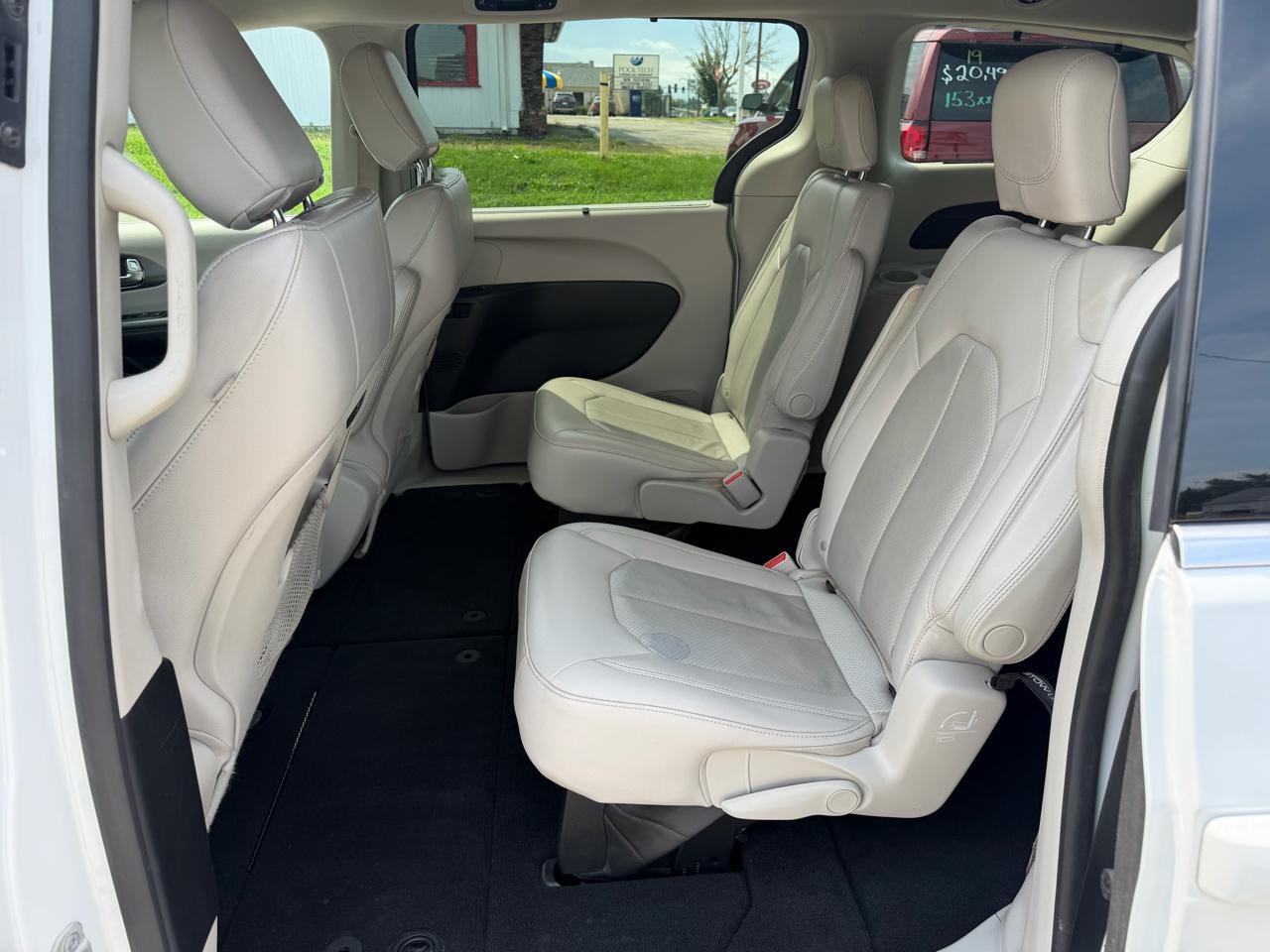 Chrysler Pacifica Touring L FWD 2021