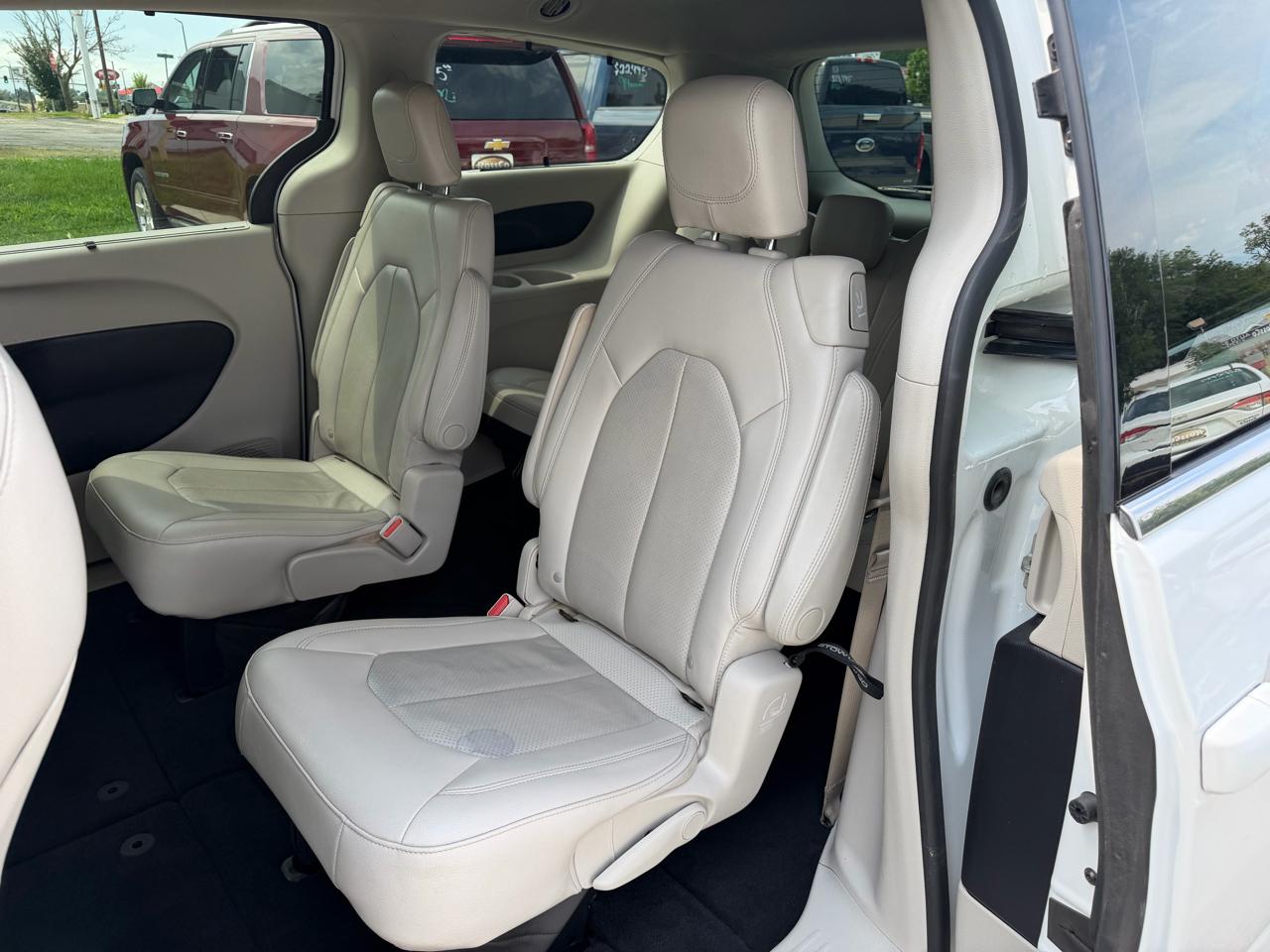 Chrysler Pacifica Touring L FWD 2021