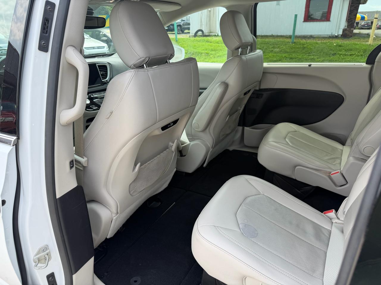 Chrysler Pacifica Touring L FWD 2021