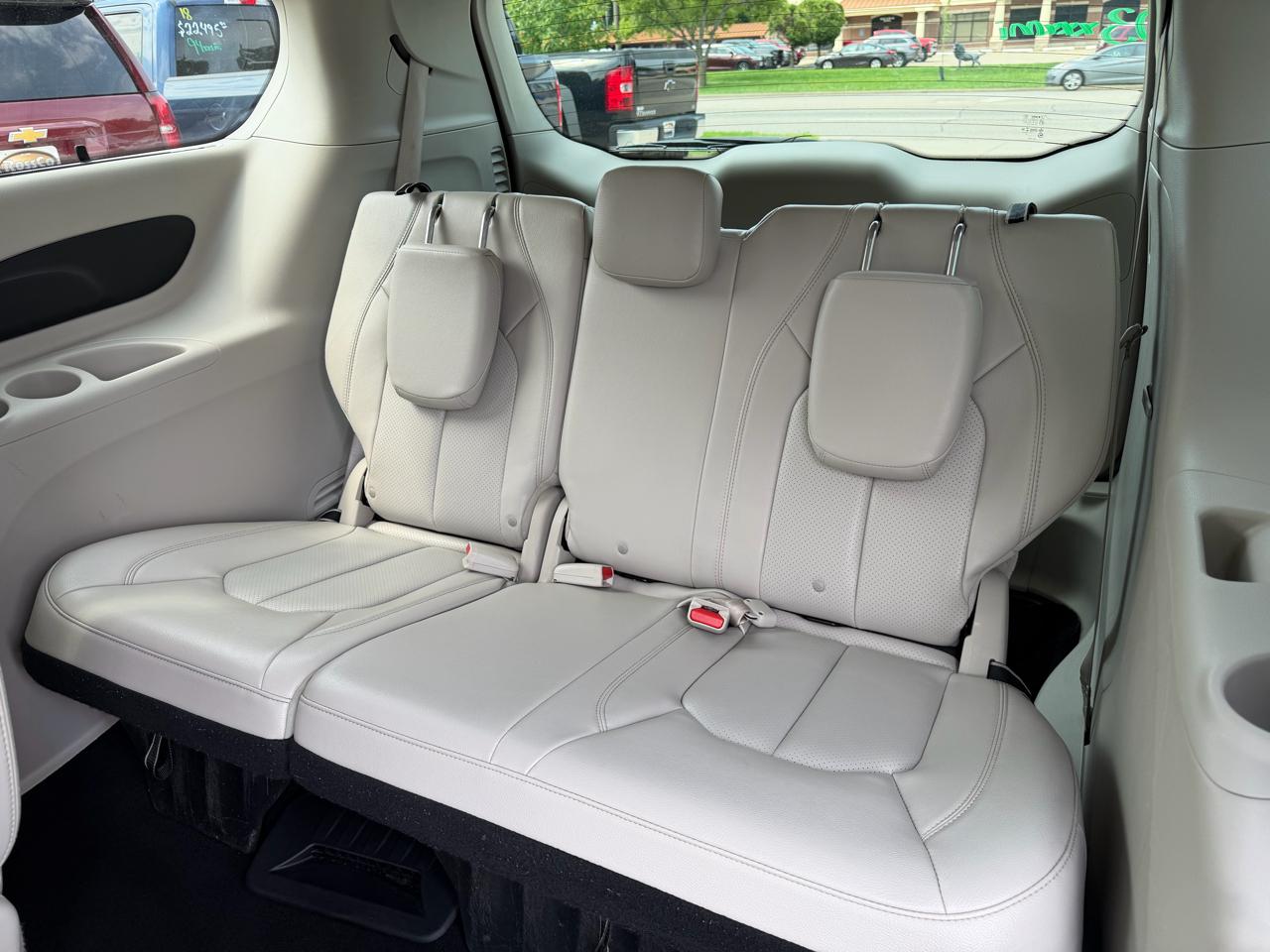 Chrysler Pacifica Touring L FWD 2021