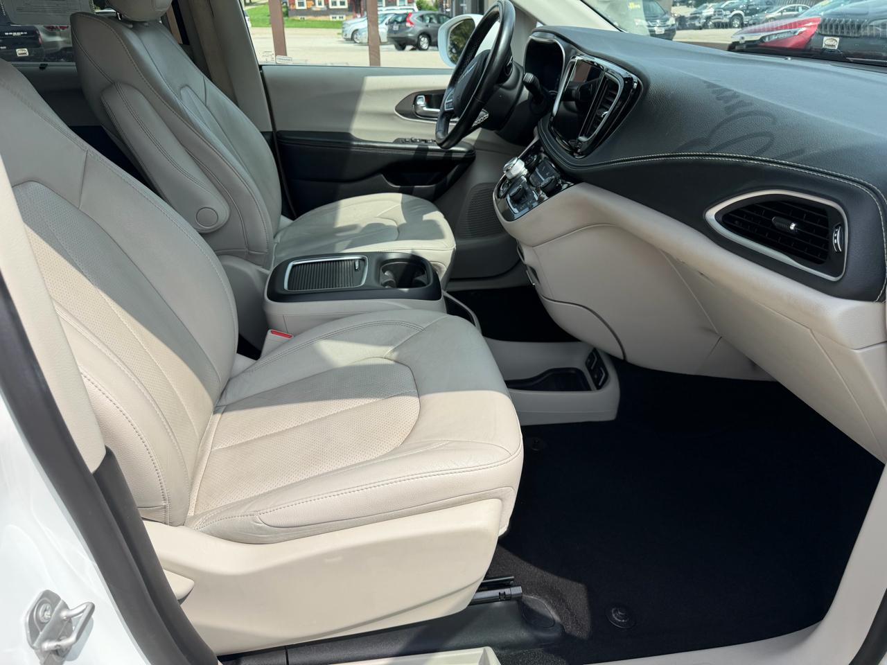 Chrysler Pacifica Touring L FWD 2021