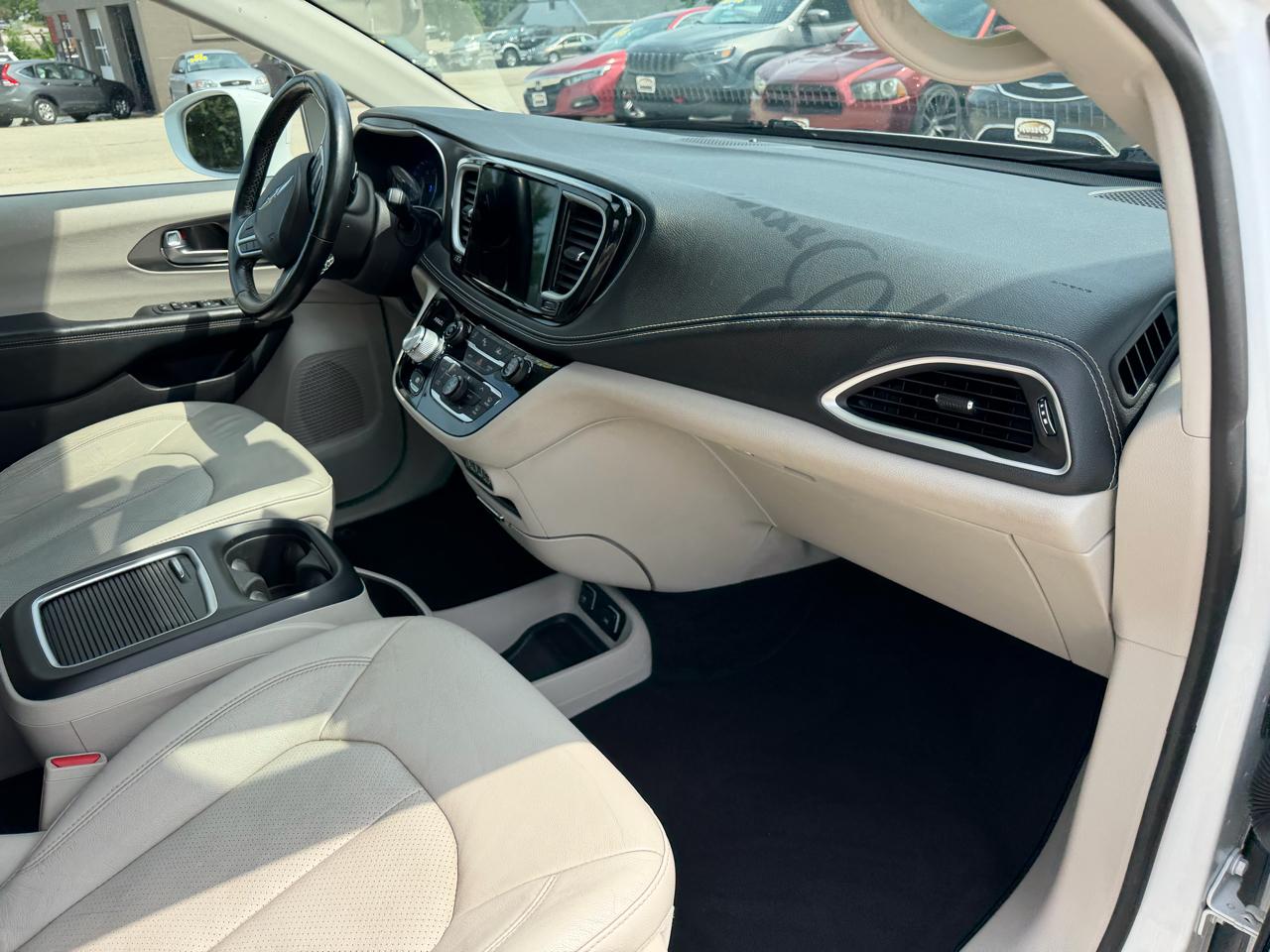 Chrysler Pacifica Touring L FWD 2021