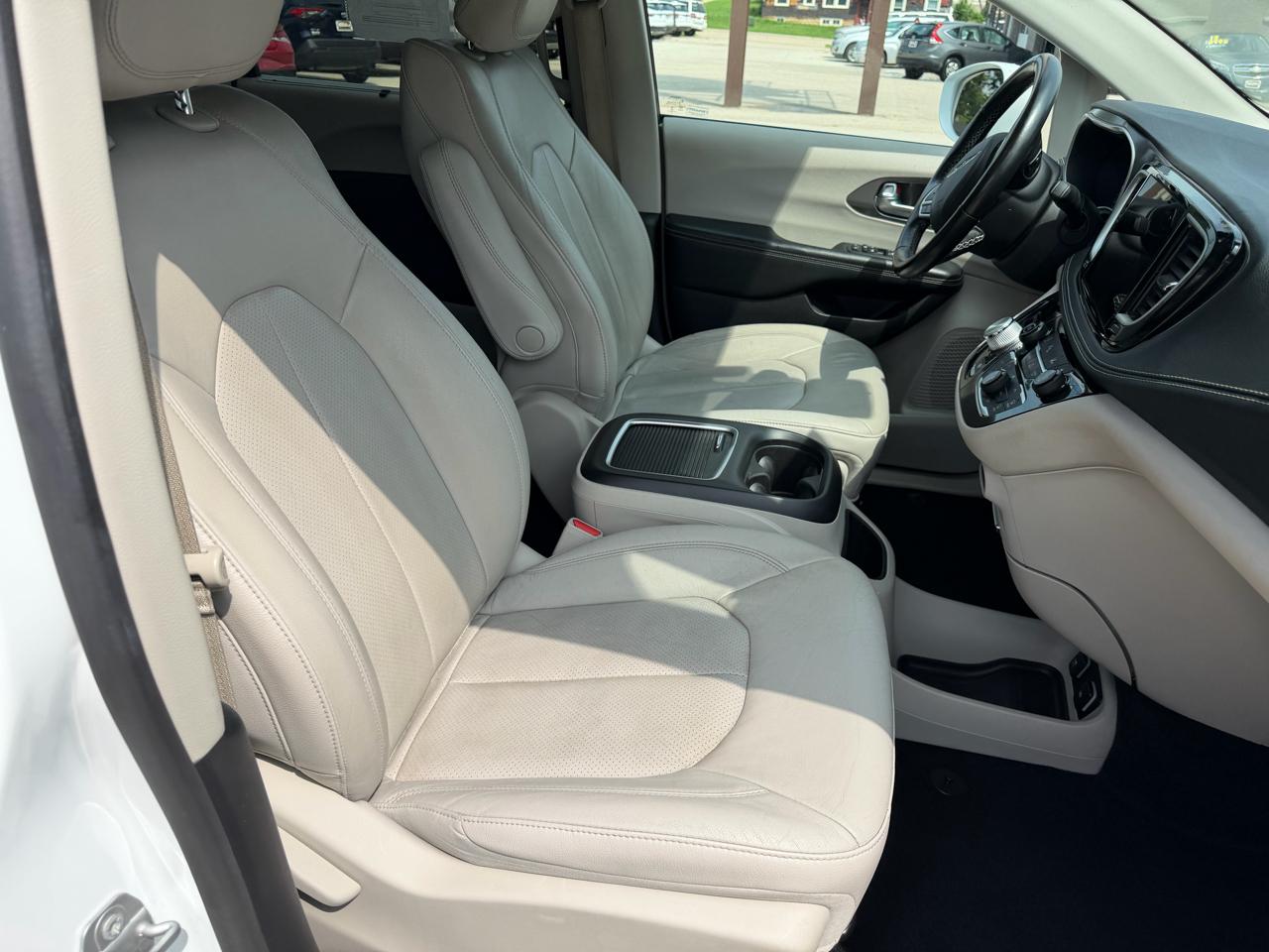 Chrysler Pacifica Touring L FWD 2021