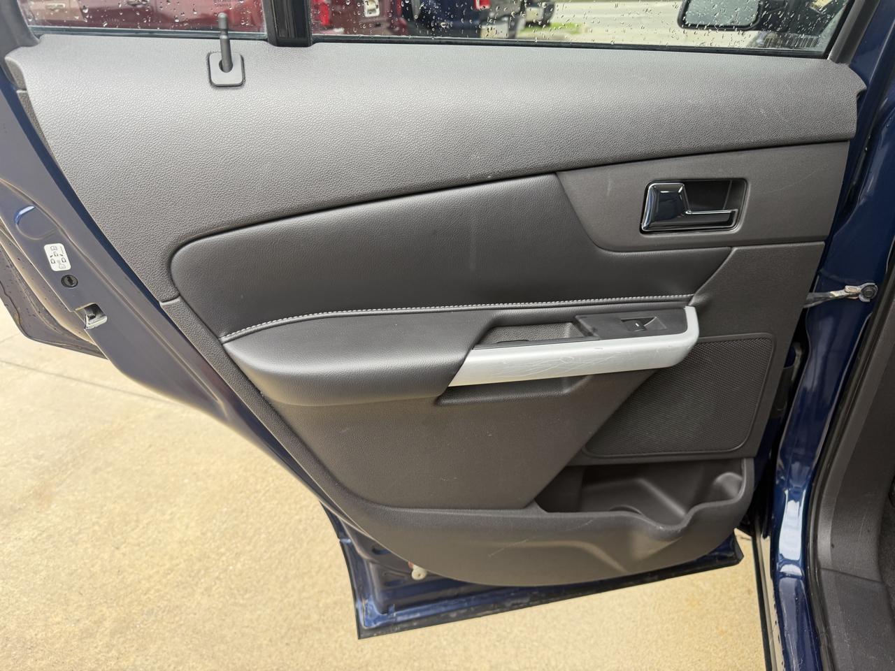 Ford Edge 4dr SE FWD 2012