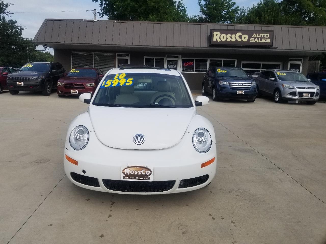 Volkswagen Beetle Coupe  2010