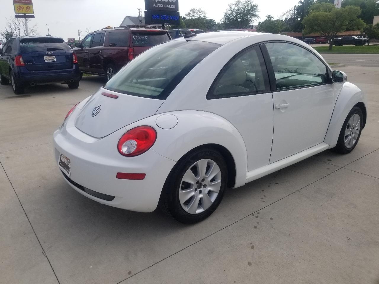 Volkswagen Beetle Coupe  2010