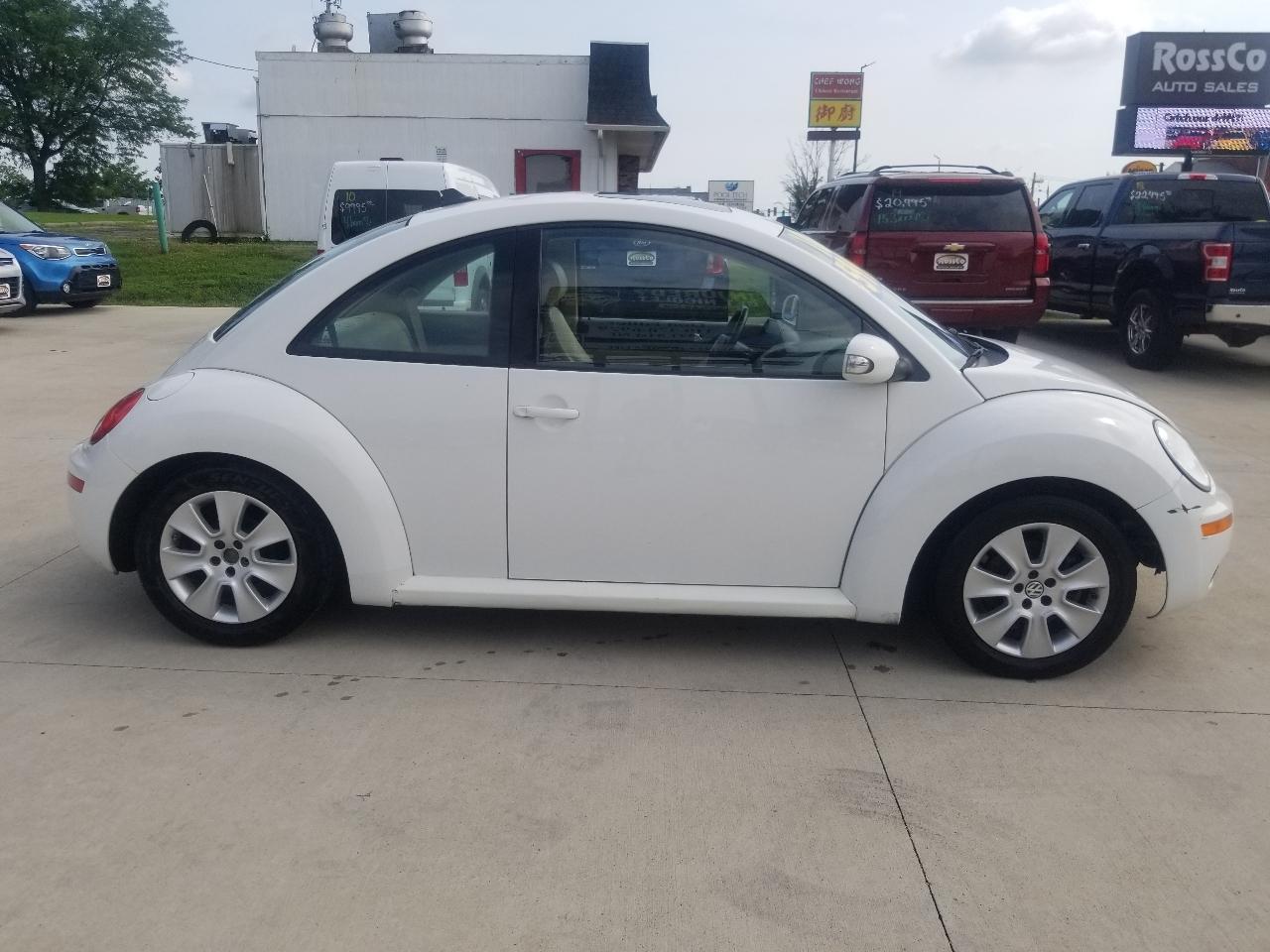 Volkswagen Beetle Coupe  2010