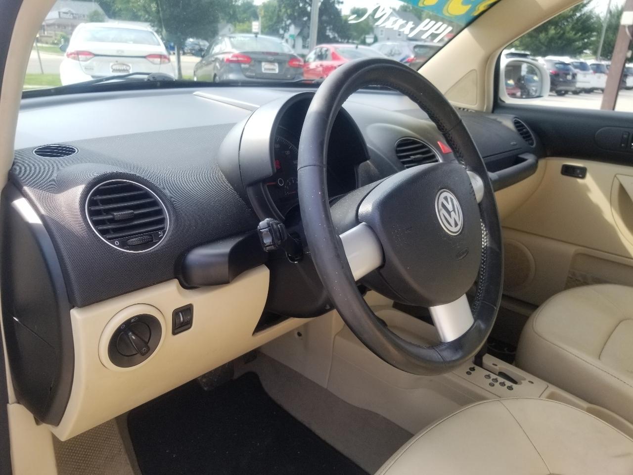 Volkswagen Beetle Coupe  2010