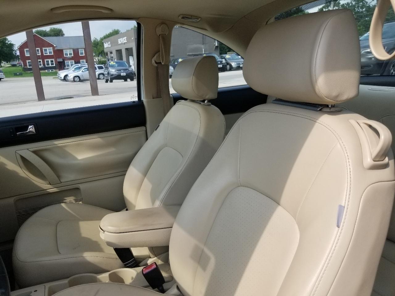 Volkswagen Beetle Coupe  2010