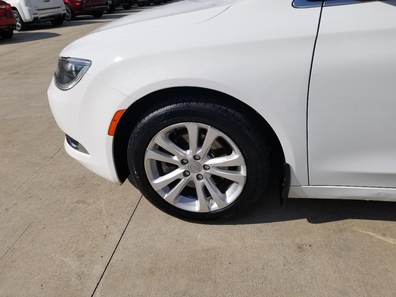 Chrysler 200 4dr Sdn Limited FWD 2015