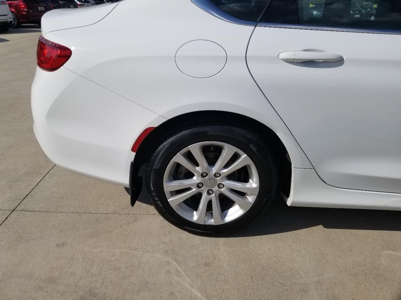Chrysler 200 4dr Sdn Limited FWD 2015
