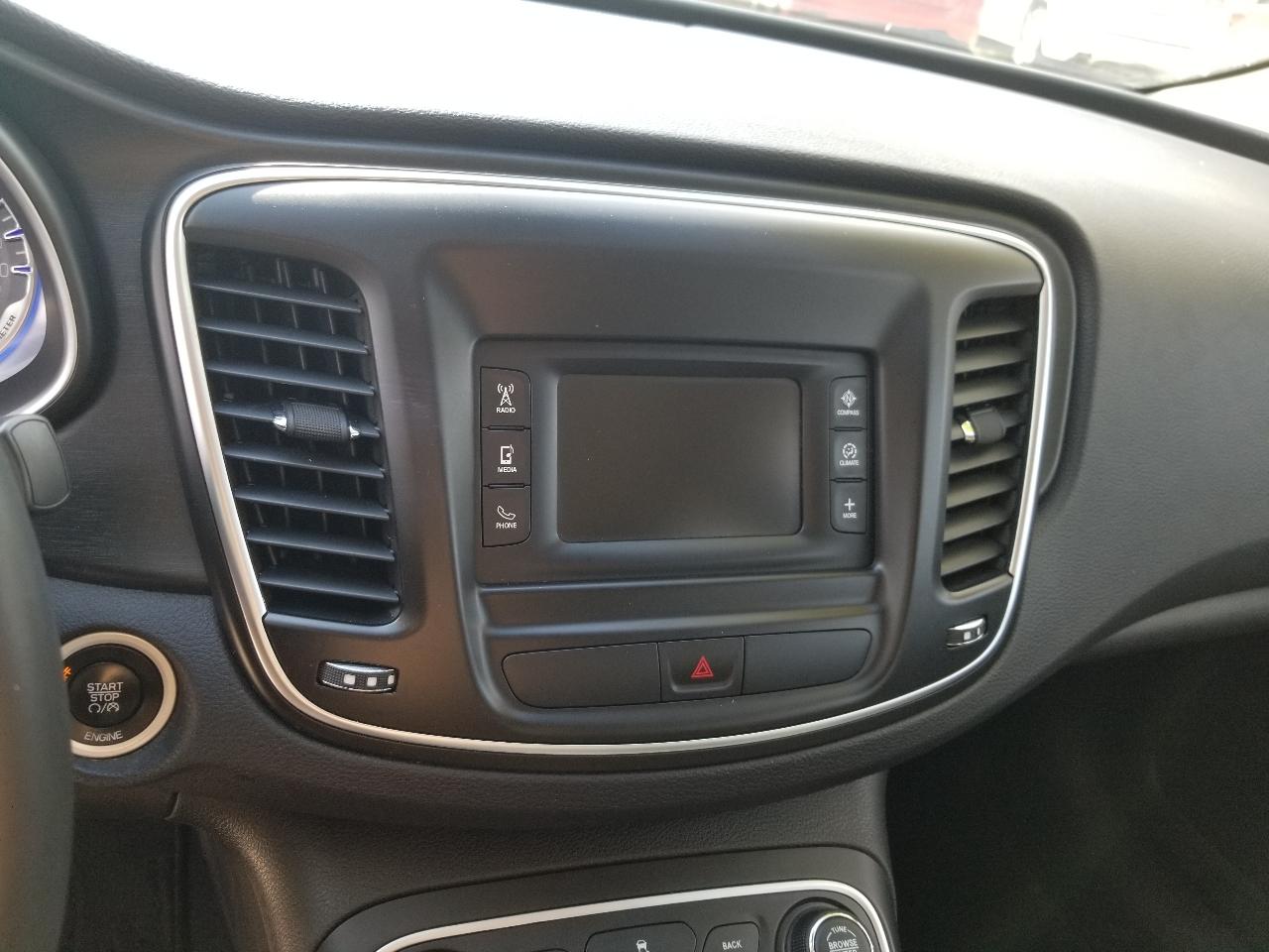 Chrysler 200 4dr Sdn Limited FWD 2015