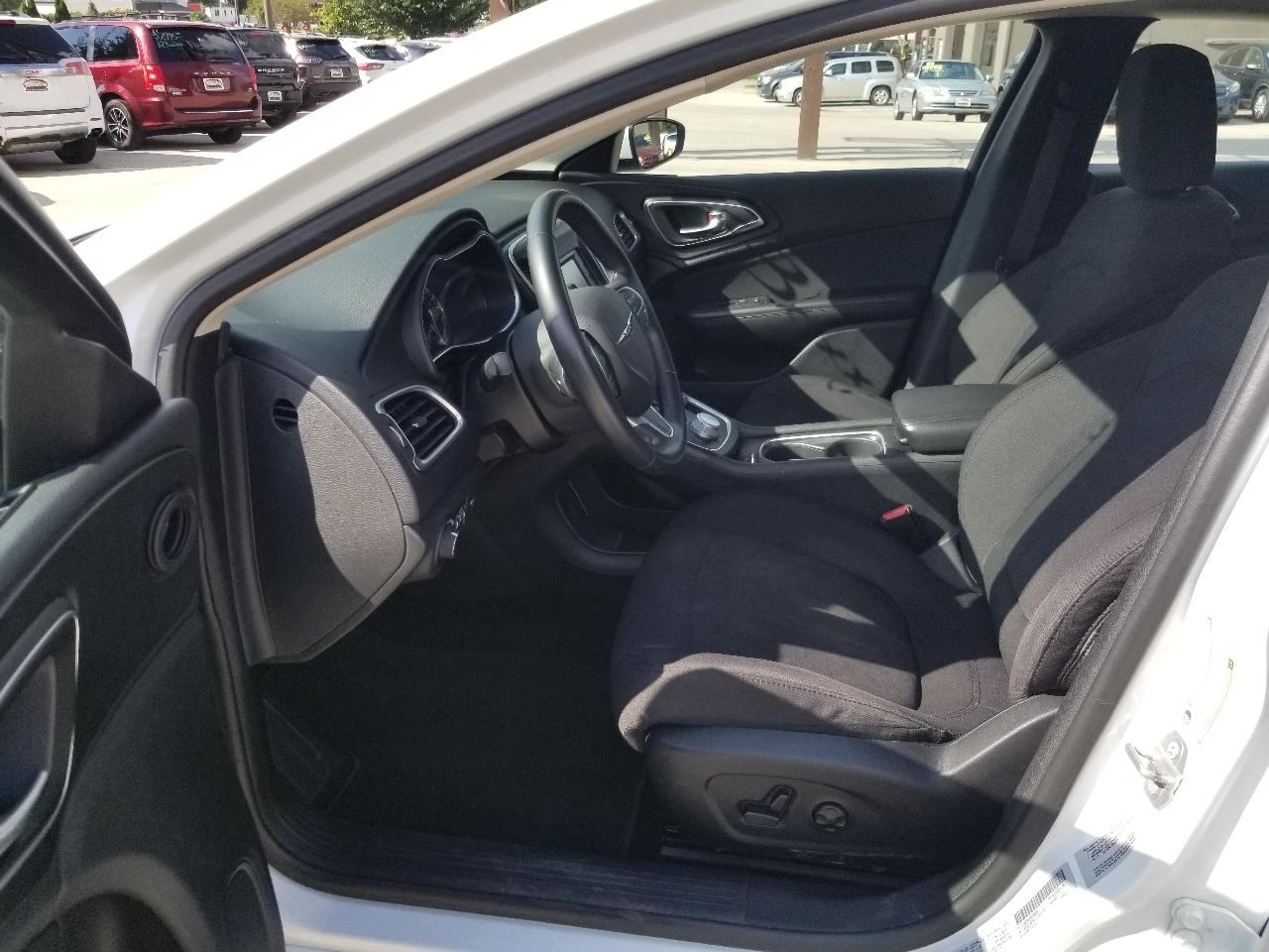 Chrysler 200 4dr Sdn Limited FWD 2015