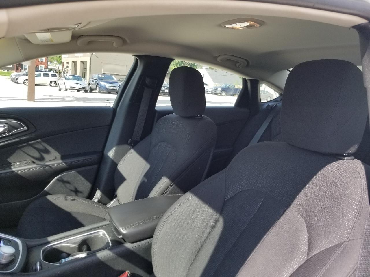 Chrysler 200 4dr Sdn Limited FWD 2015