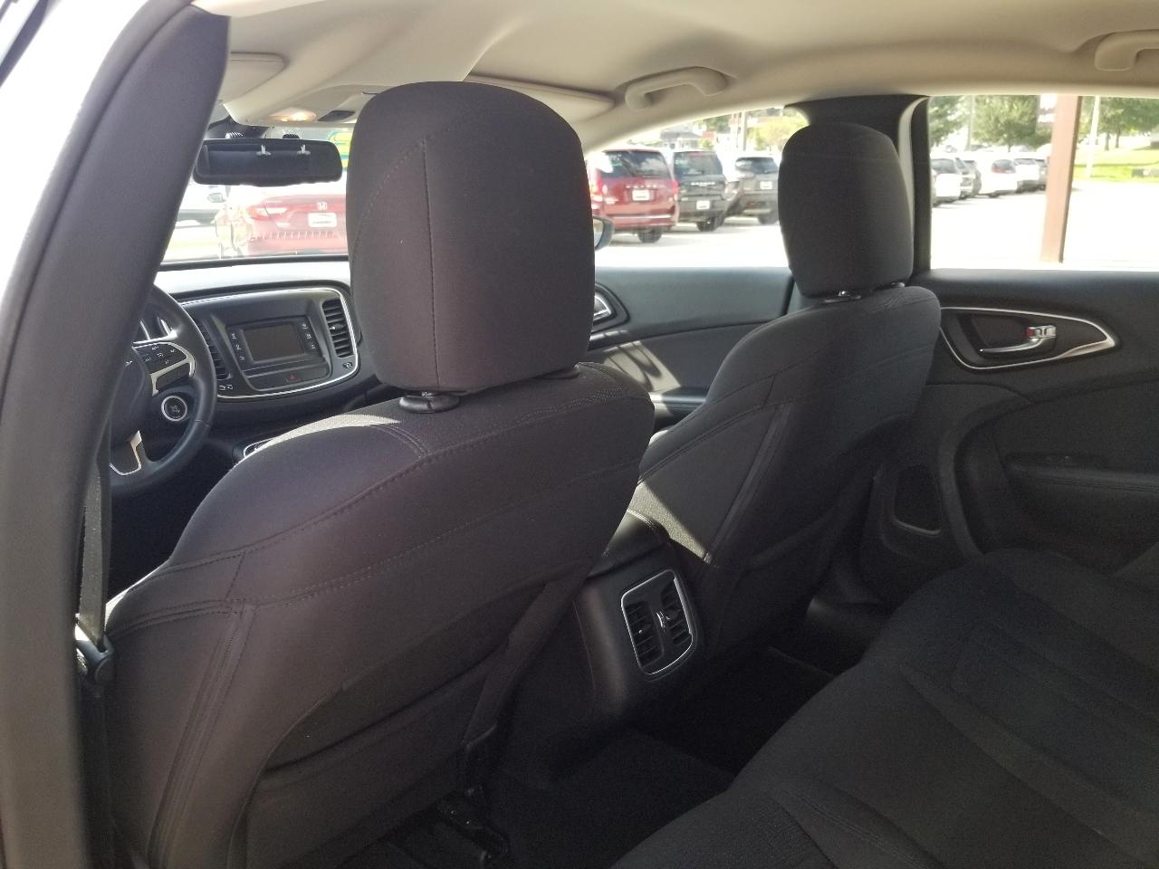 Chrysler 200 4dr Sdn Limited FWD 2015