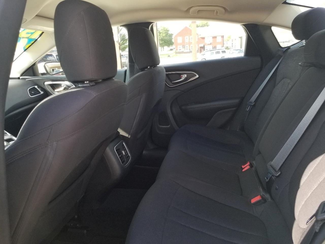 Chrysler 200 4dr Sdn Limited FWD 2015