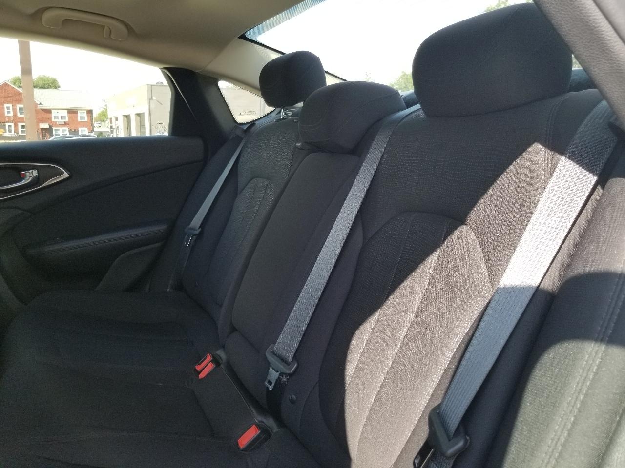Chrysler 200 4dr Sdn Limited FWD 2015