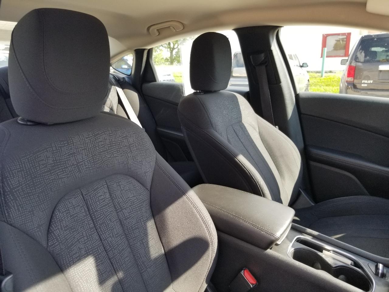 Chrysler 200 4dr Sdn Limited FWD 2015