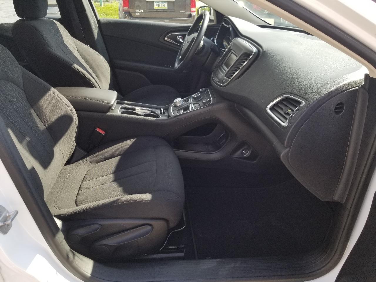 Chrysler 200 4dr Sdn Limited FWD 2015