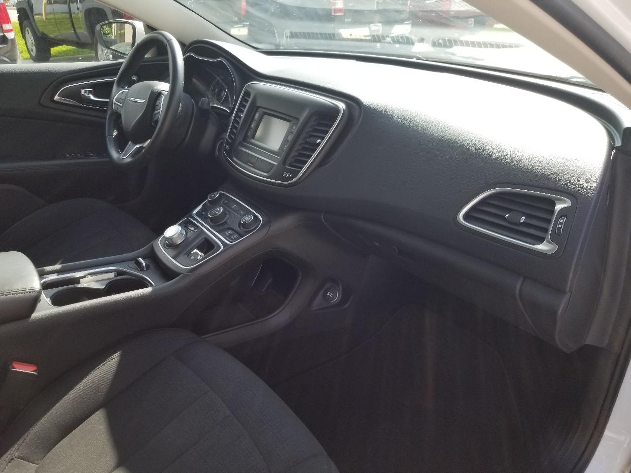Chrysler 200 4dr Sdn Limited FWD 2015