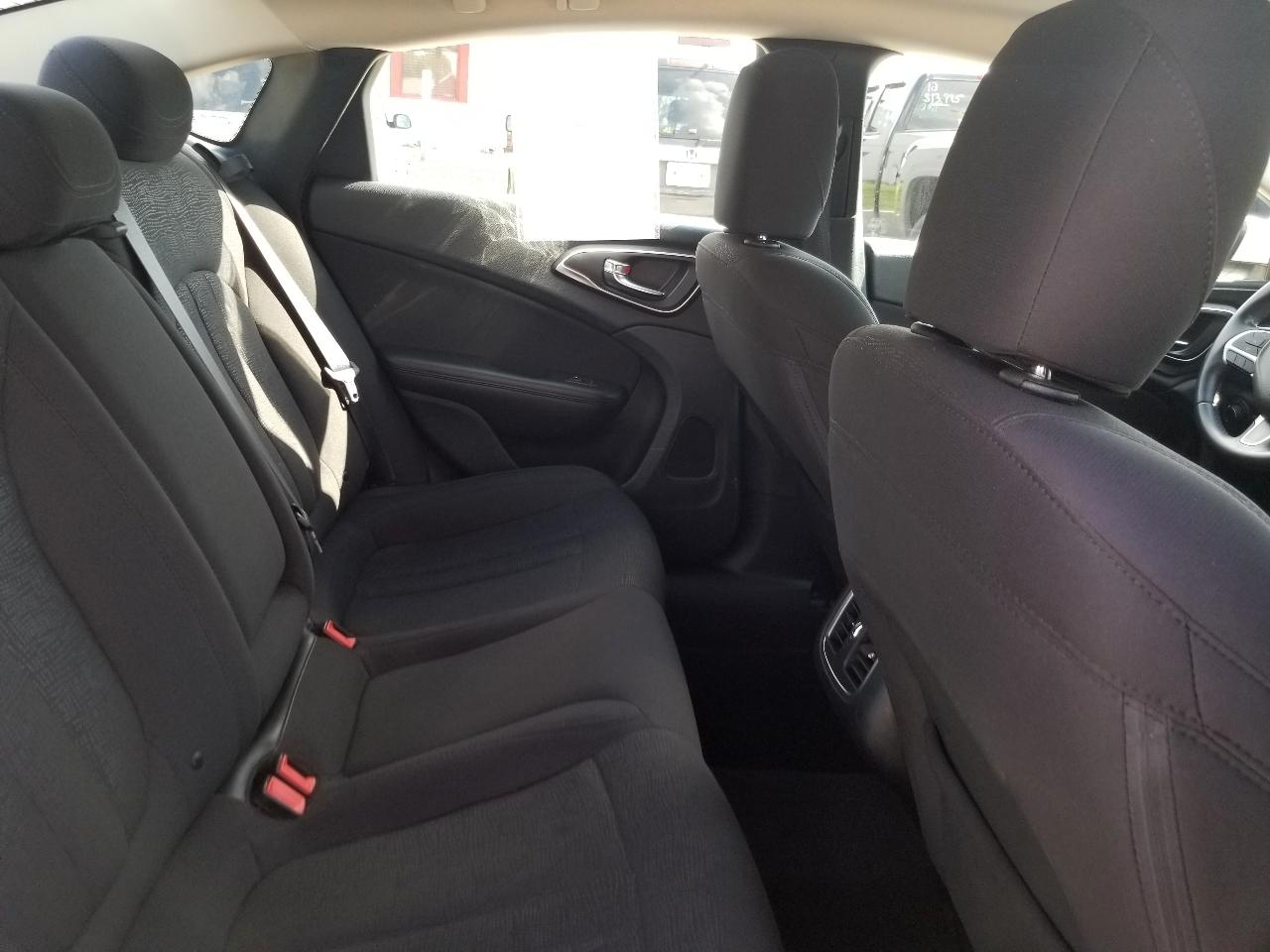 Chrysler 200 4dr Sdn Limited FWD 2015