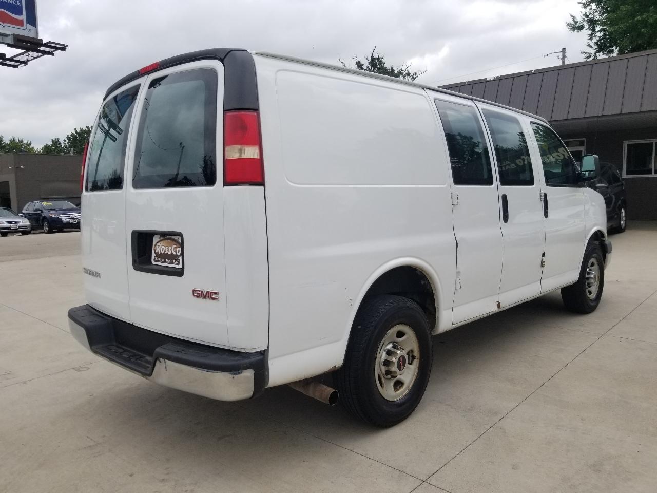 GMC Savana Cargo Van RWD 2500 135" 2015