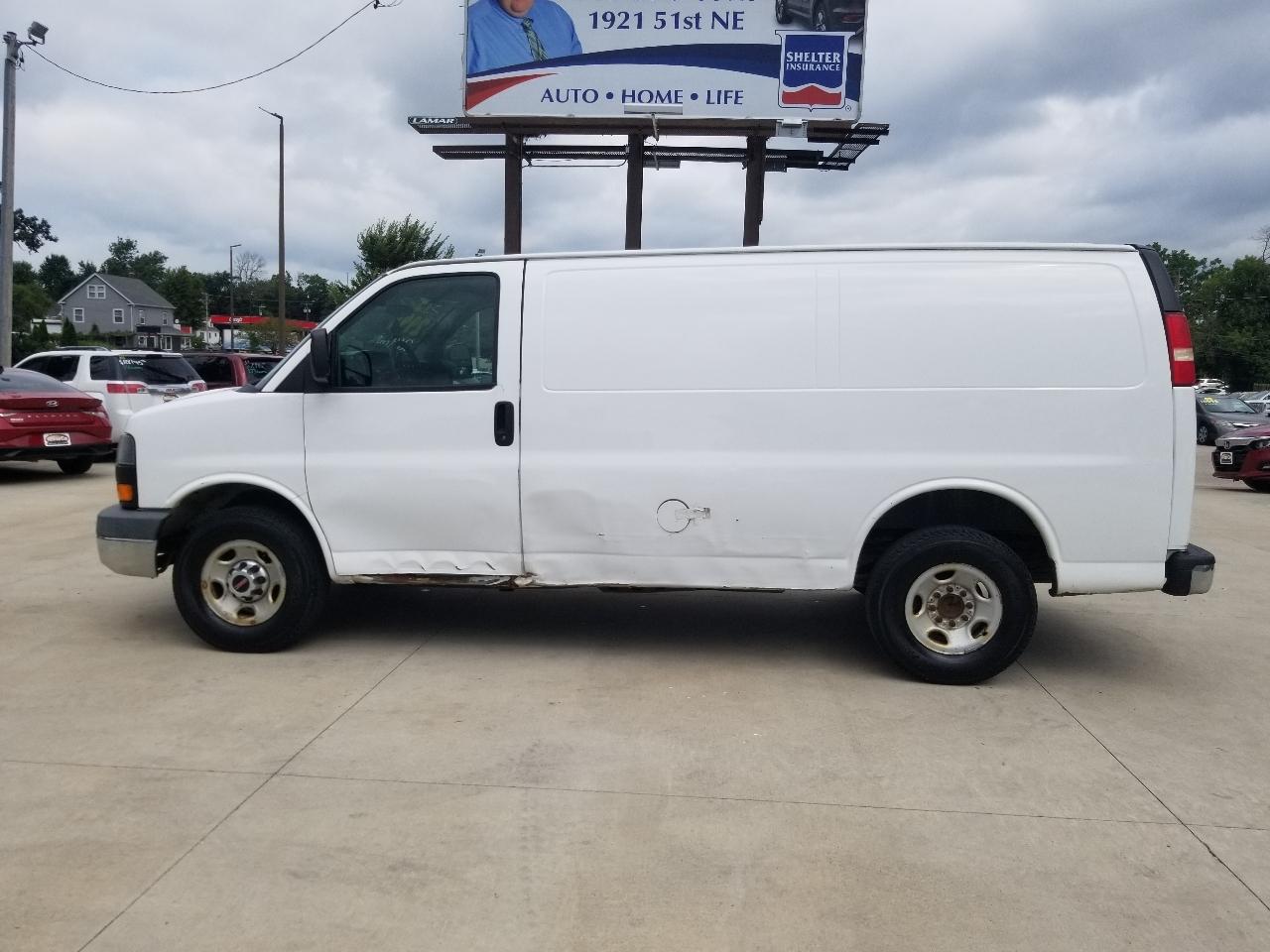 GMC Savana Cargo Van RWD 2500 135" 2015