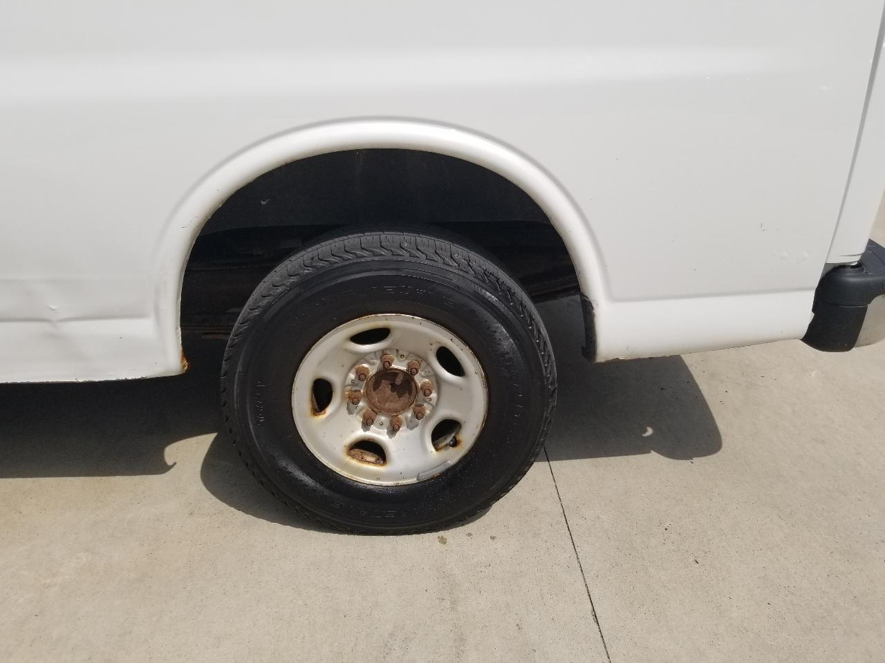 GMC Savana Cargo Van RWD 2500 135" 2015