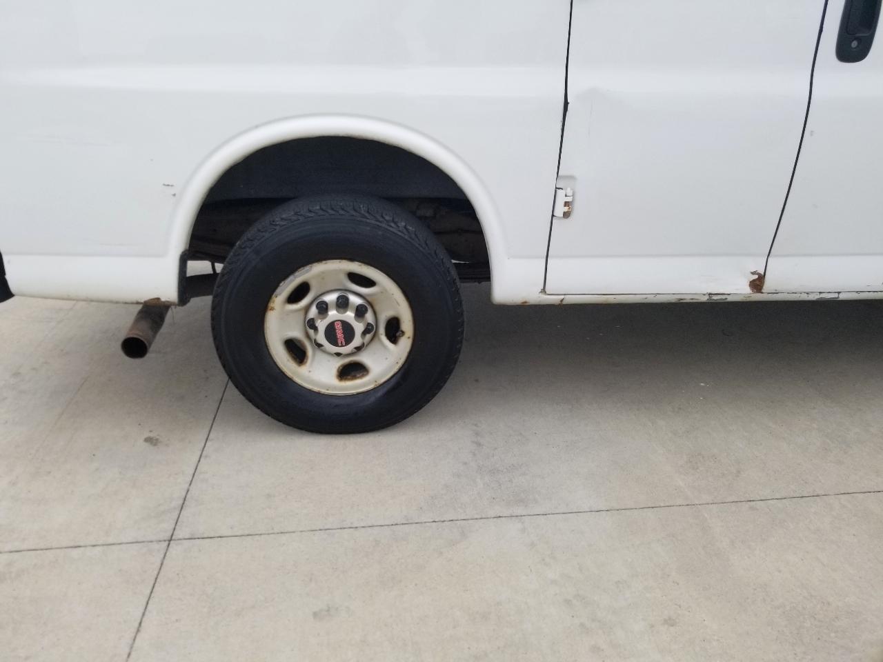 GMC Savana Cargo Van RWD 2500 135" 2015
