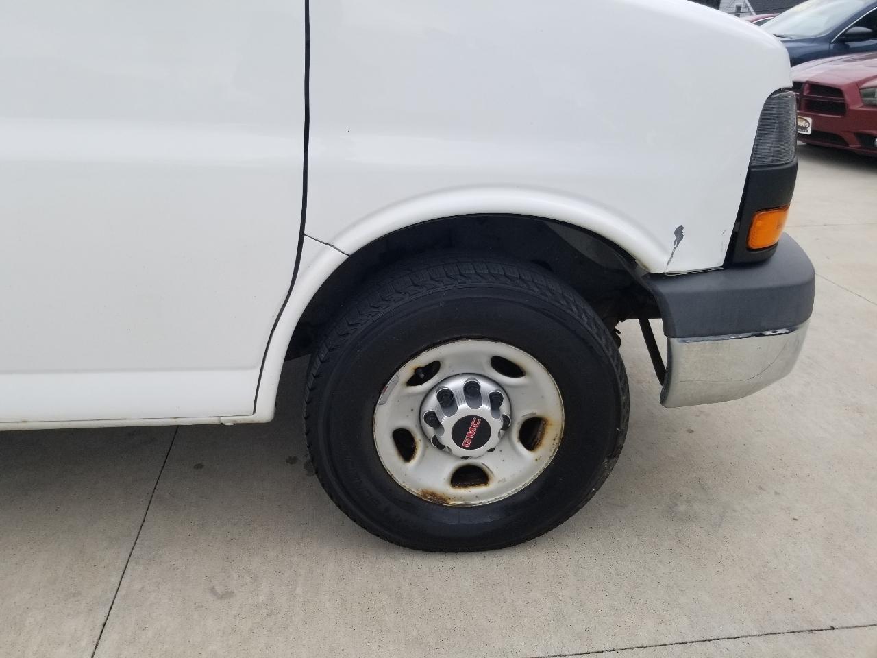 GMC Savana Cargo Van RWD 2500 135" 2015