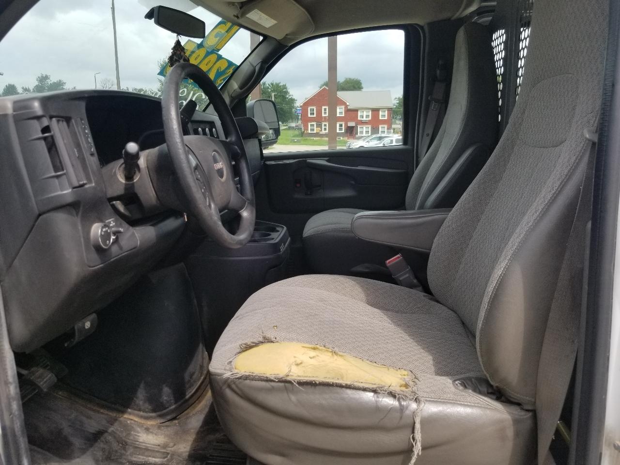 GMC Savana Cargo Van RWD 2500 135" 2015