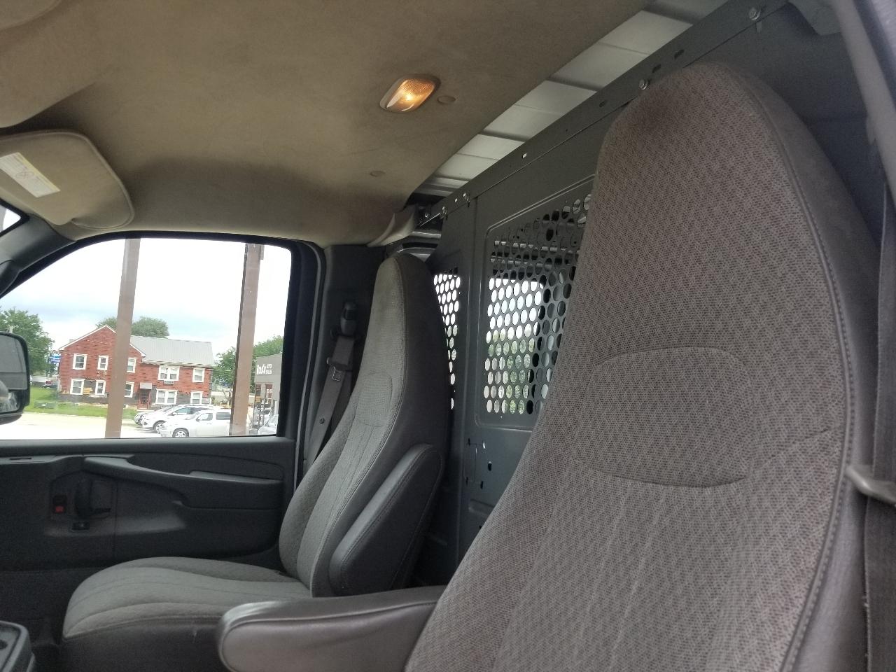 GMC Savana Cargo Van RWD 2500 135" 2015