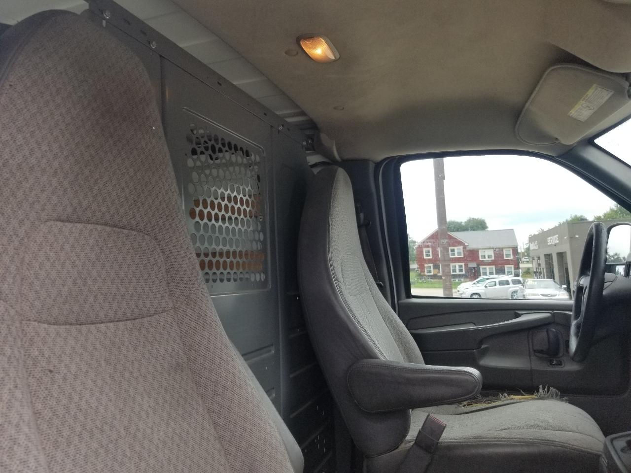 GMC Savana Cargo Van RWD 2500 135" 2015