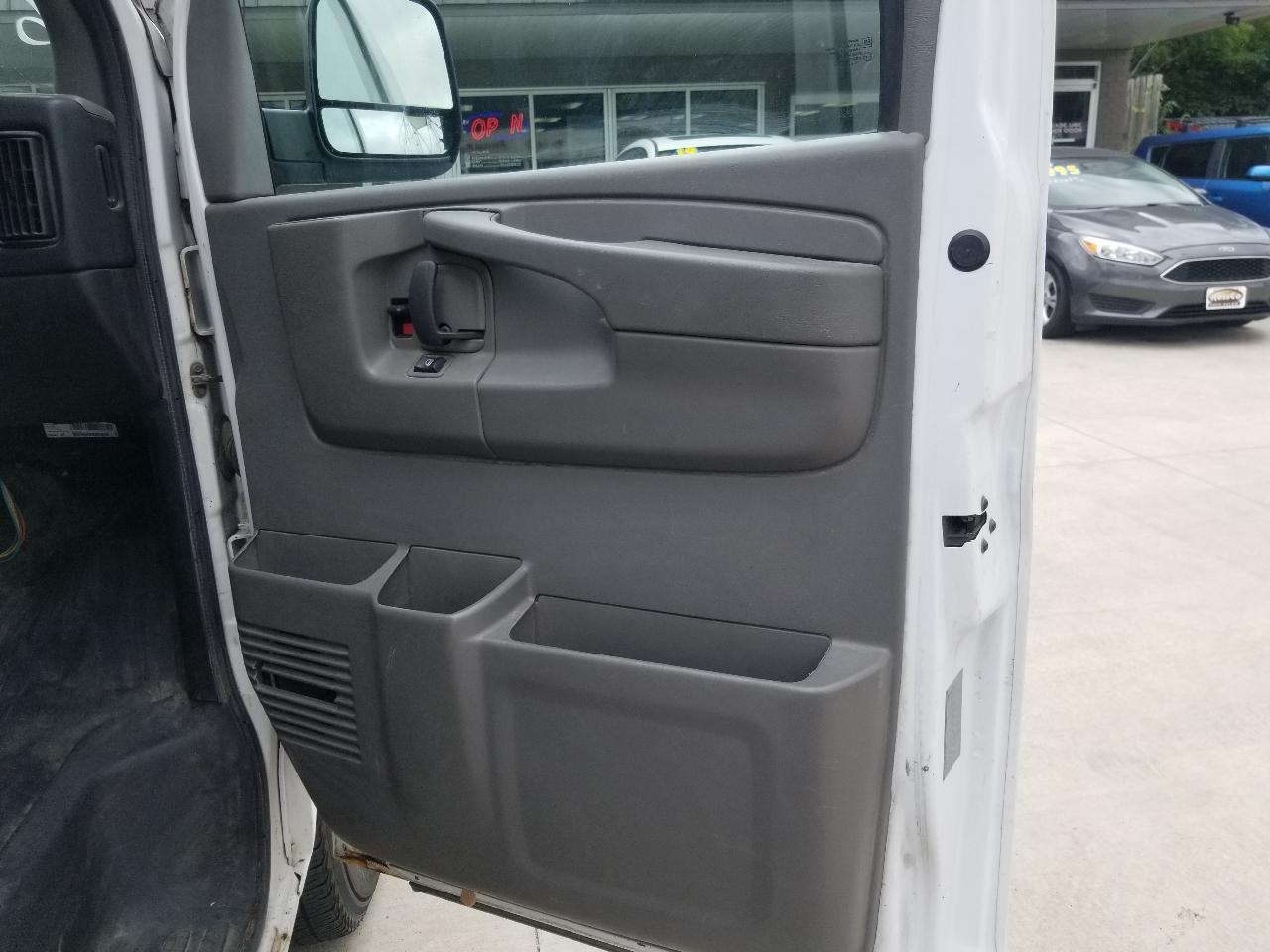GMC Savana Cargo Van RWD 2500 135" 2015