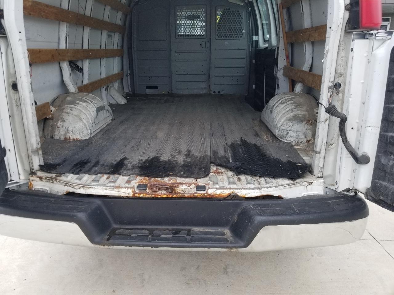 GMC Savana Cargo Van RWD 2500 135" 2015