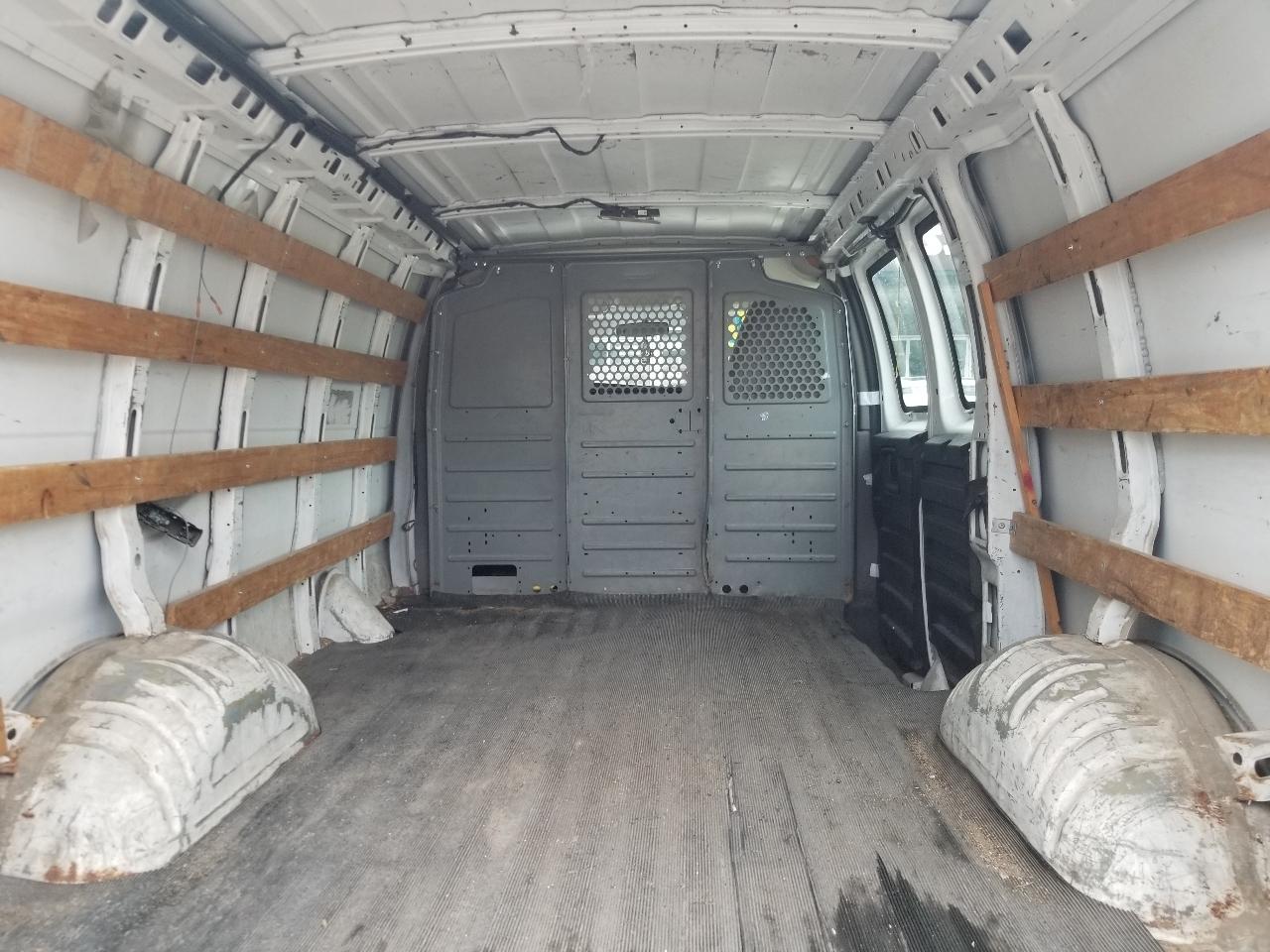 GMC Savana Cargo Van RWD 2500 135" 2015