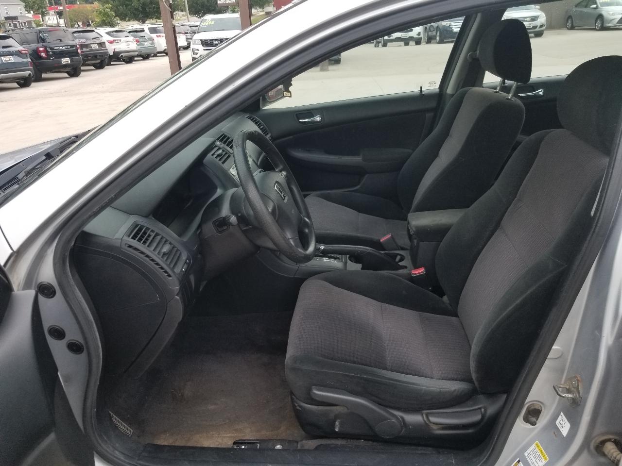 Honda Accord Sdn LX AT 2005