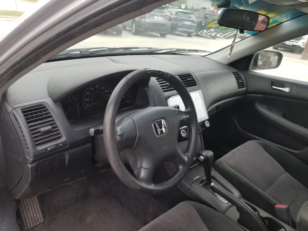Honda Accord Sdn LX AT 2005