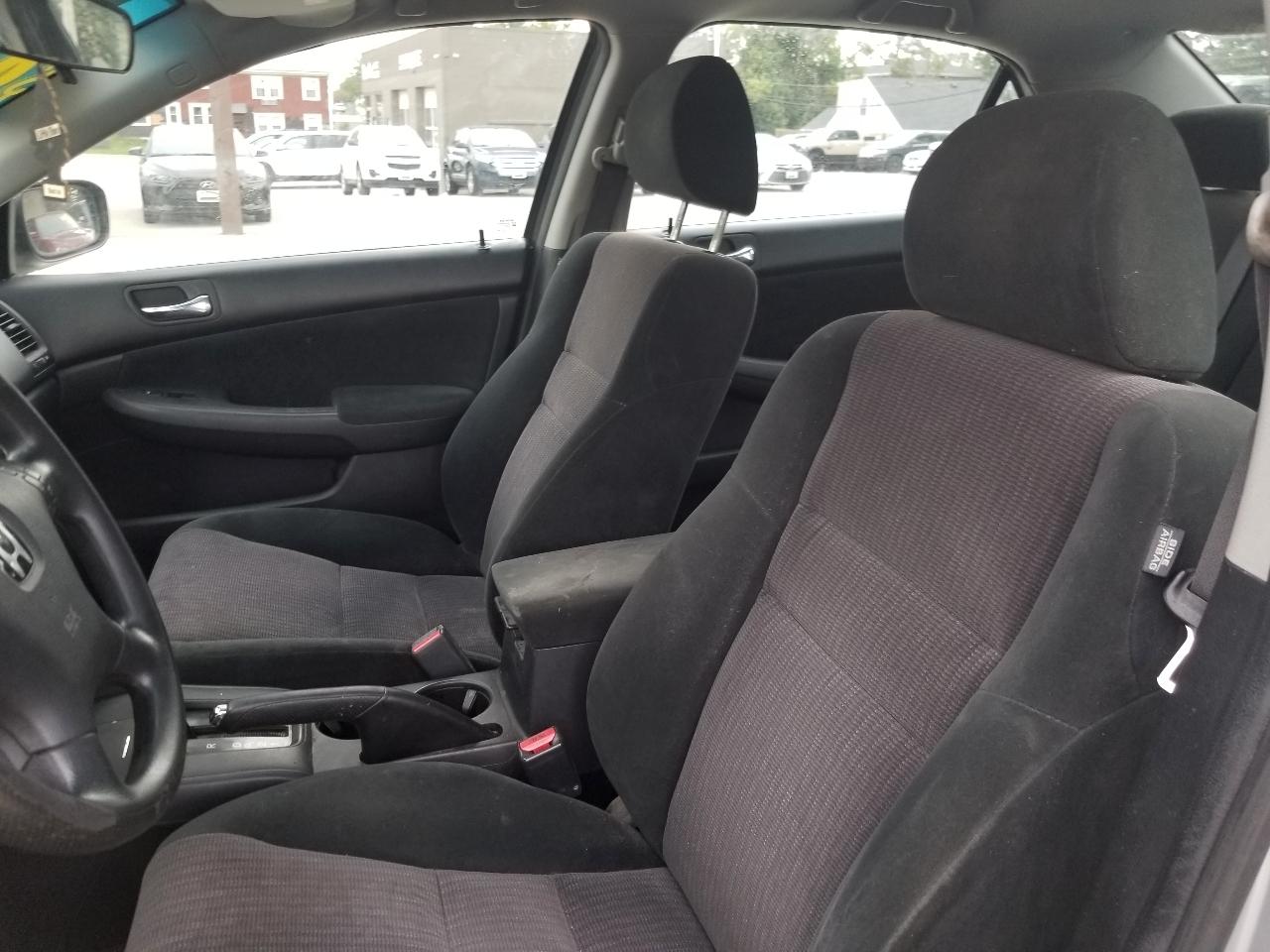 Honda Accord Sdn LX AT 2005