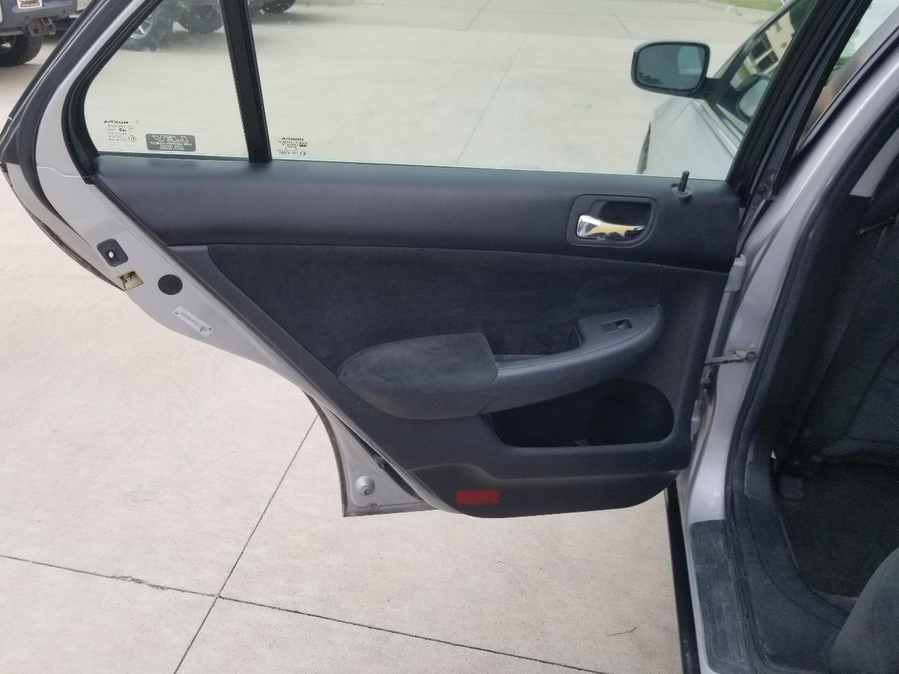 Honda Accord Sdn LX AT 2005