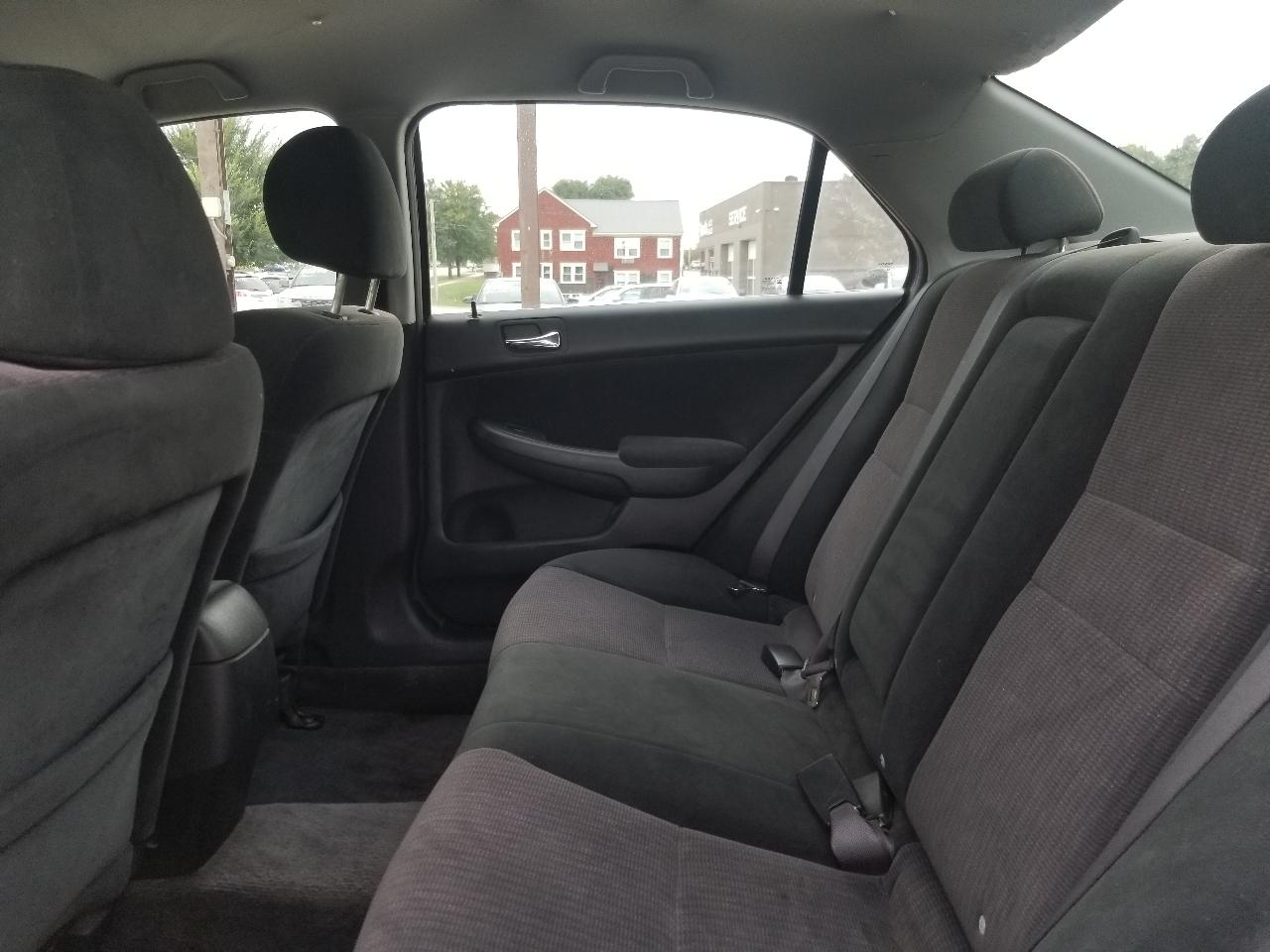 Honda Accord Sdn LX AT 2005