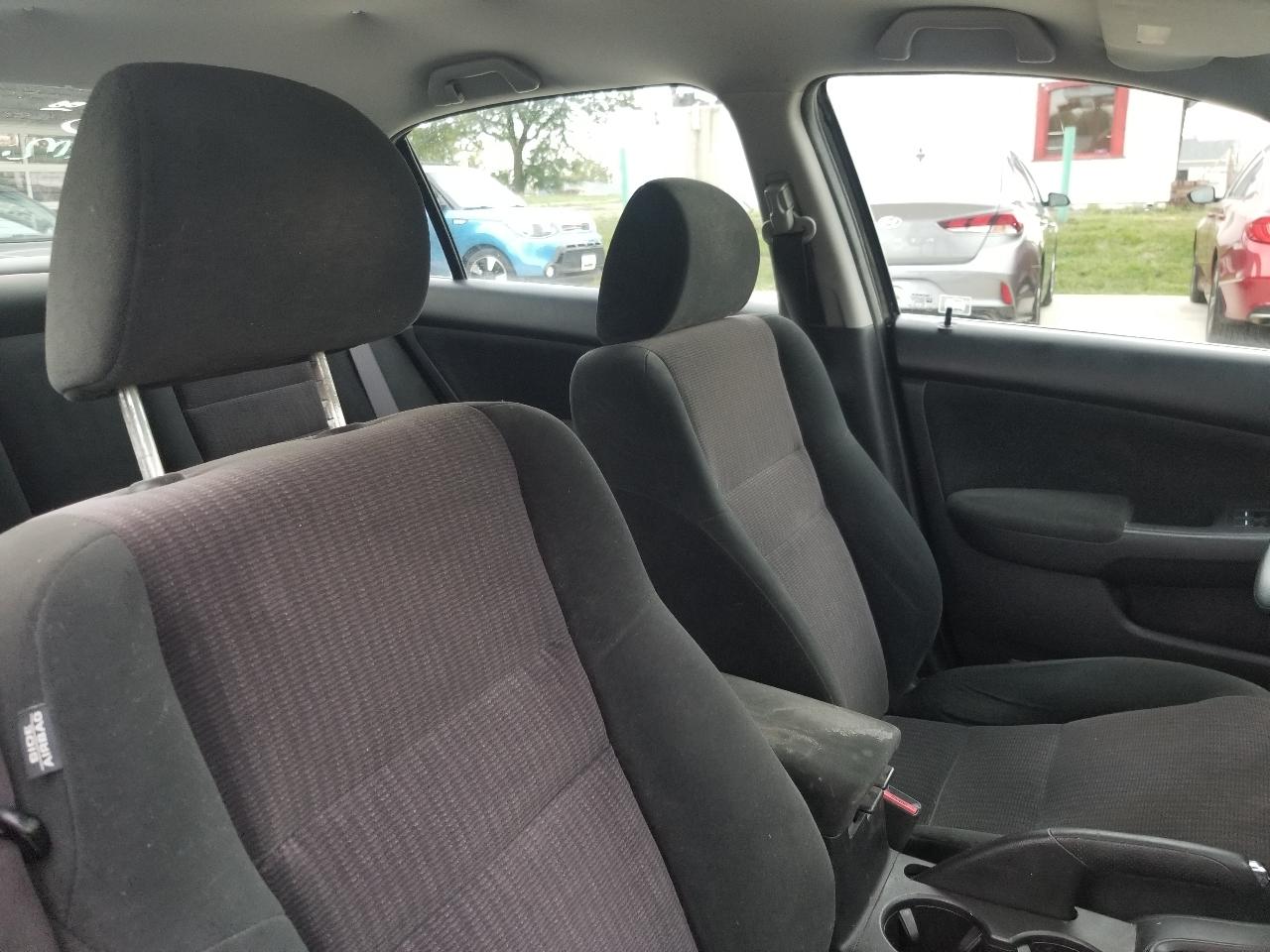 Honda Accord Sdn LX AT 2005